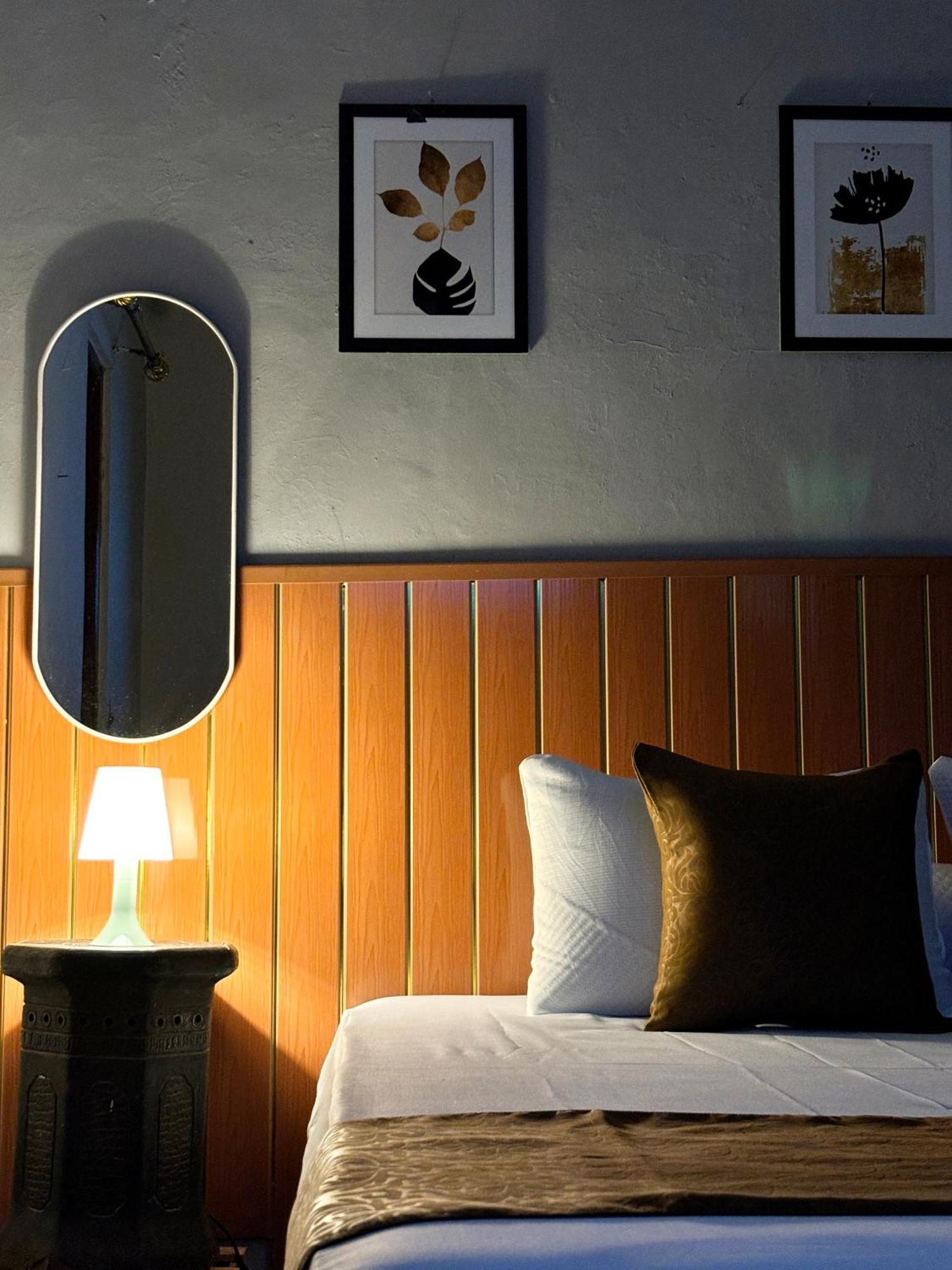Jogja Day Inn Yogyakarta Ngoại thất bức ảnh