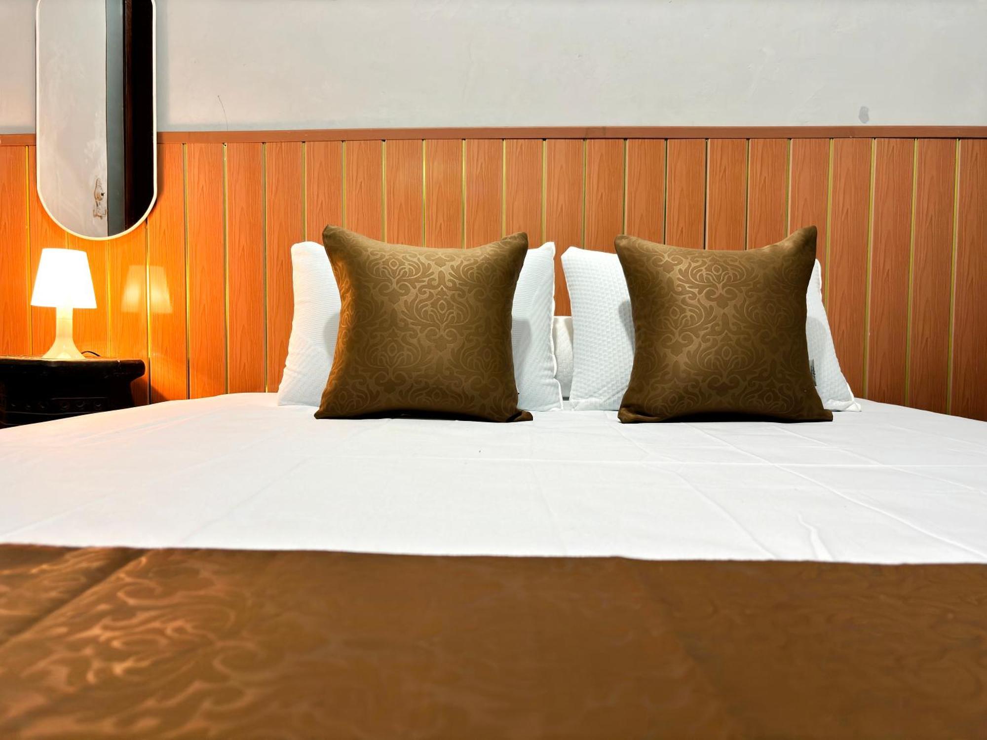 Jogja Day Inn Yogyakarta Ngoại thất bức ảnh