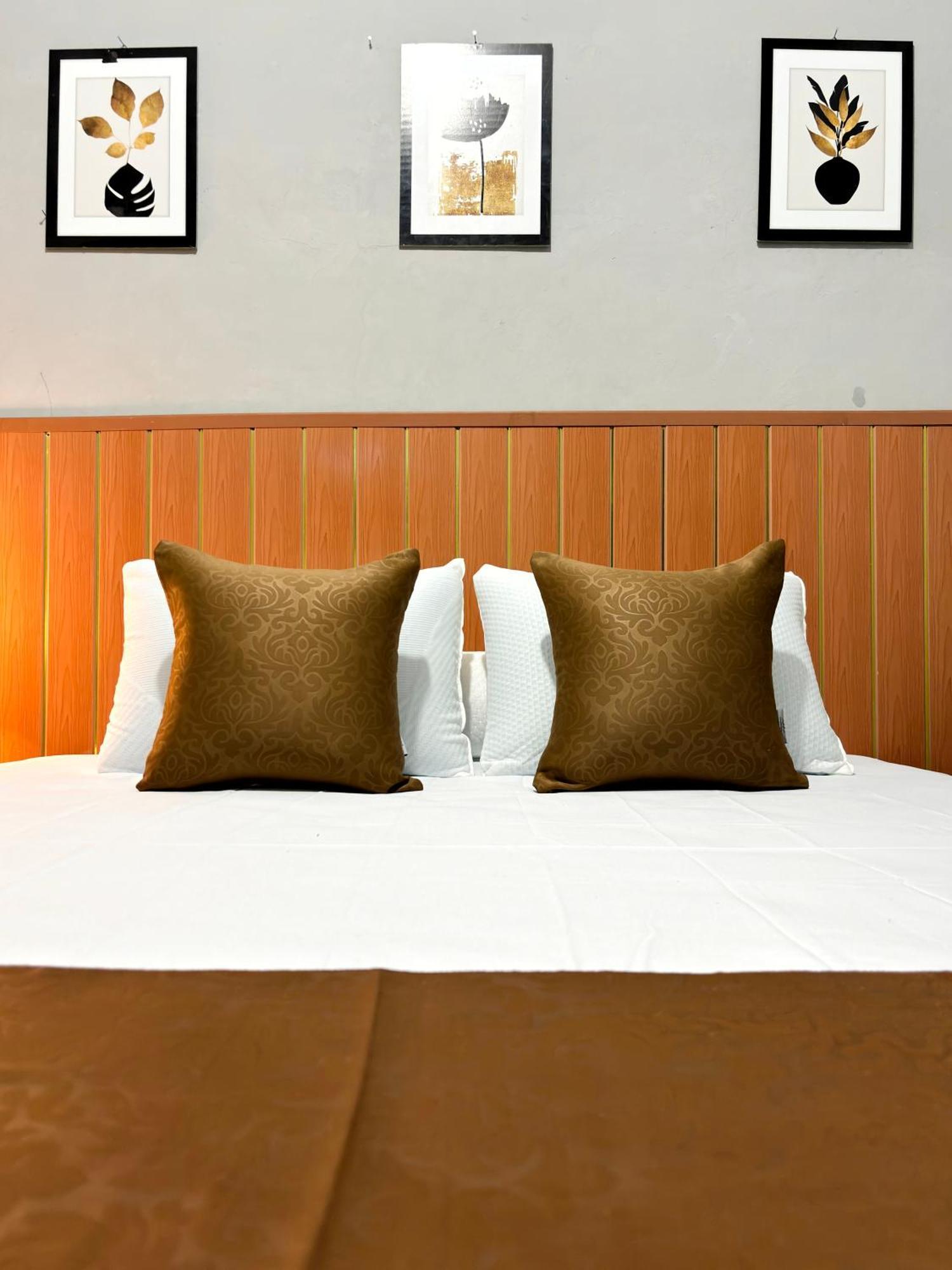 Jogja Day Inn Yogyakarta Ngoại thất bức ảnh