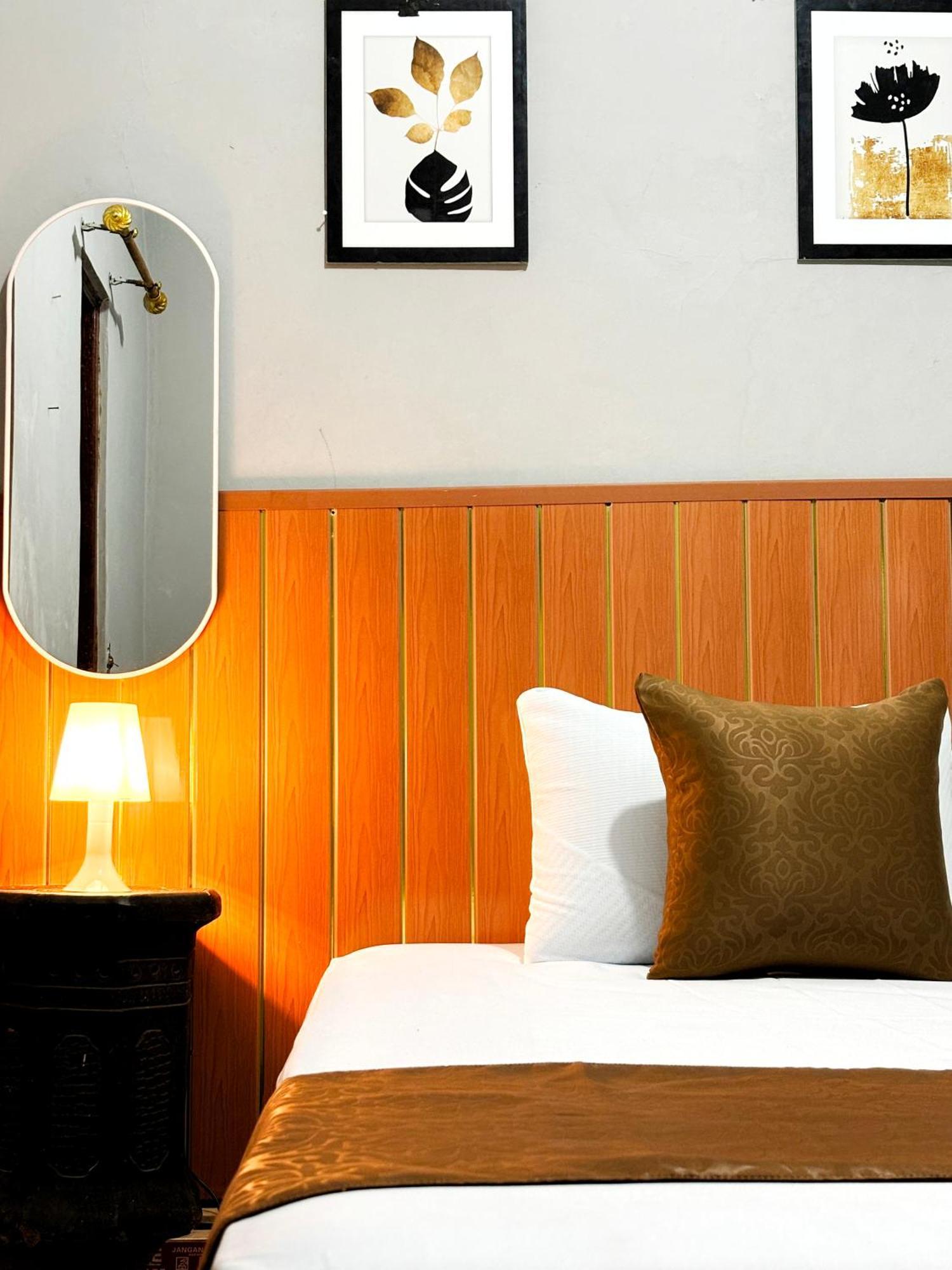 Jogja Day Inn Yogyakarta Ngoại thất bức ảnh