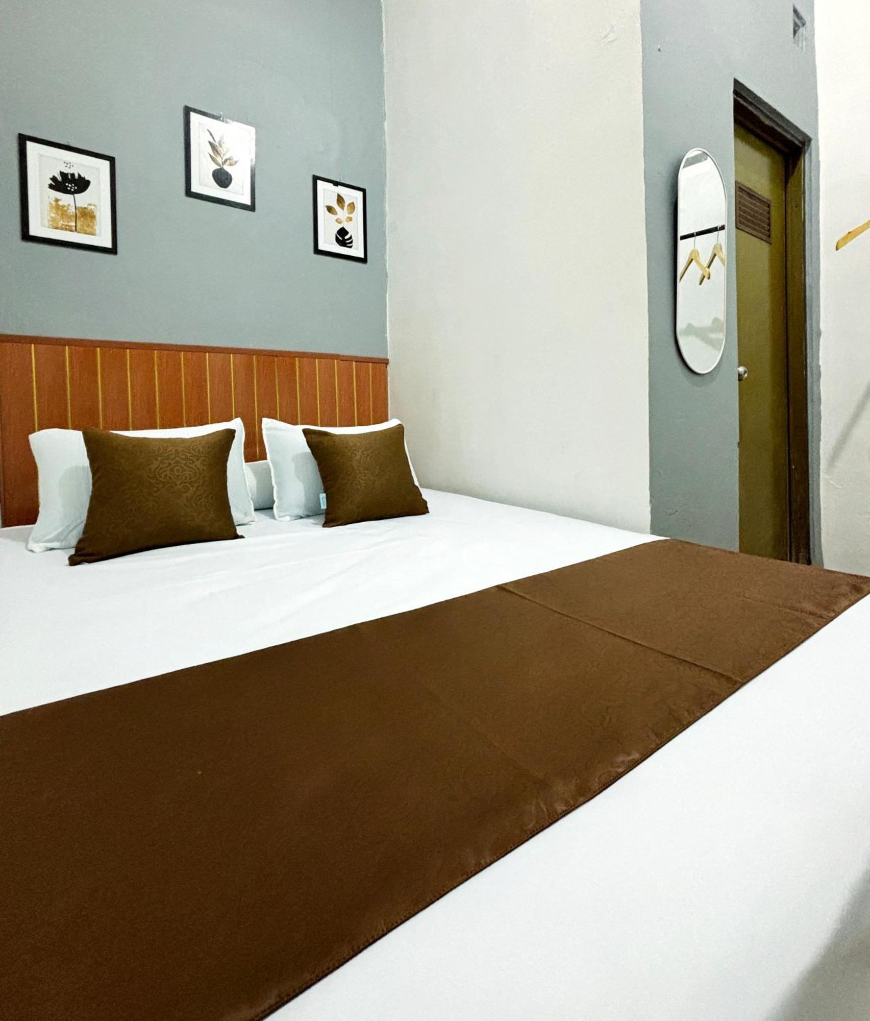 Jogja Day Inn Yogyakarta Ngoại thất bức ảnh