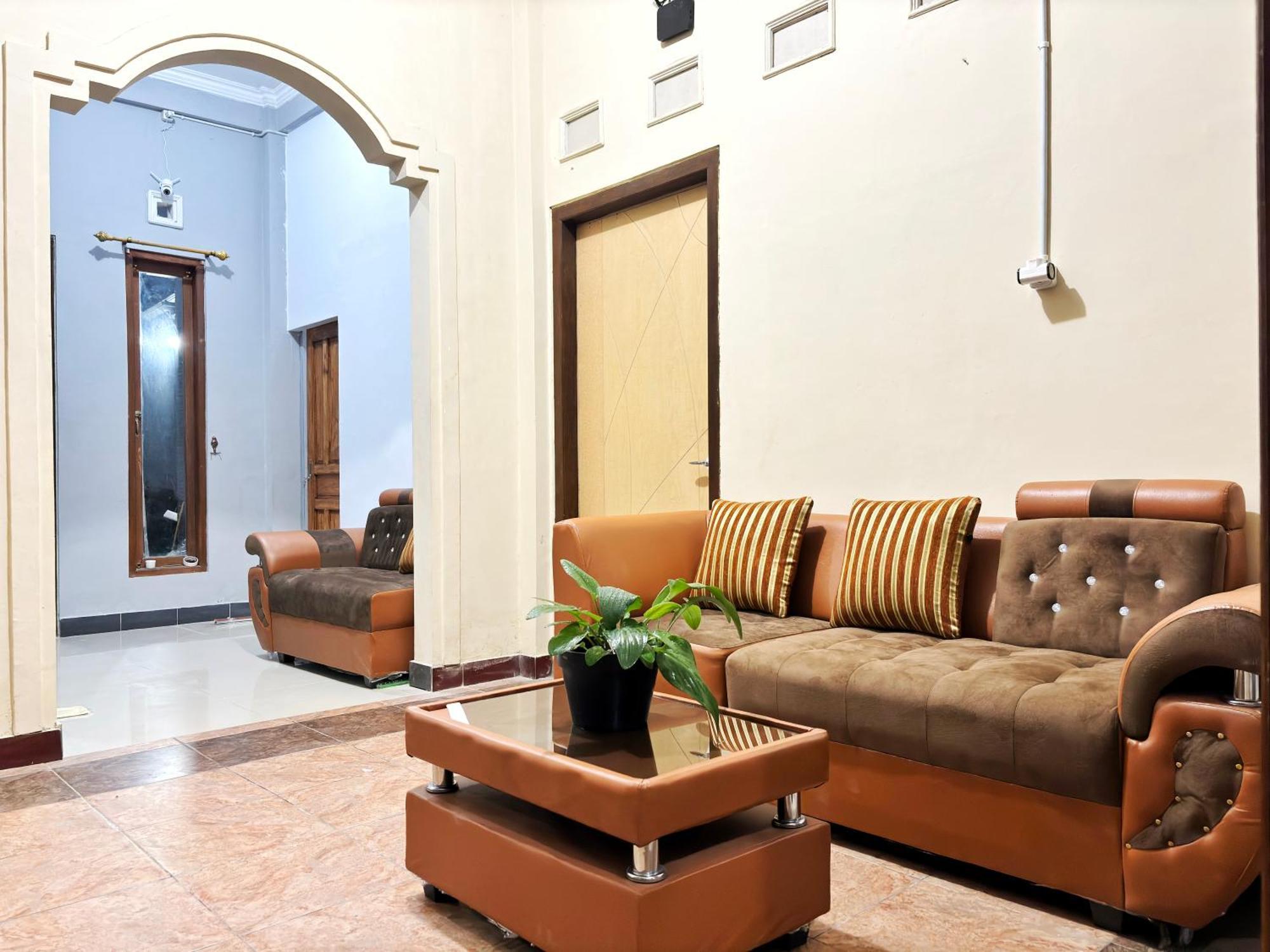 Jogja Day Inn Yogyakarta Ngoại thất bức ảnh