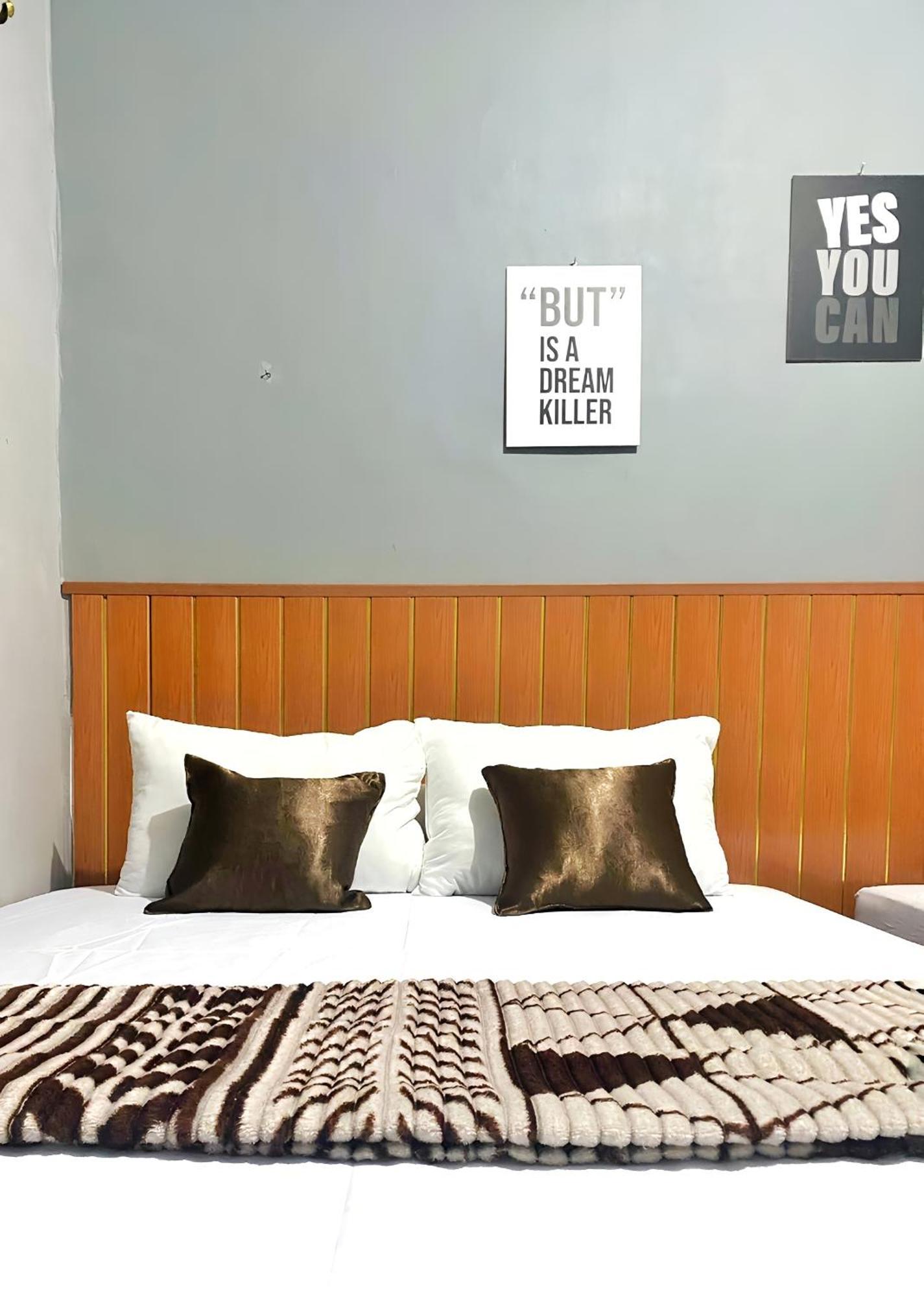 Jogja Day Inn Yogyakarta Ngoại thất bức ảnh