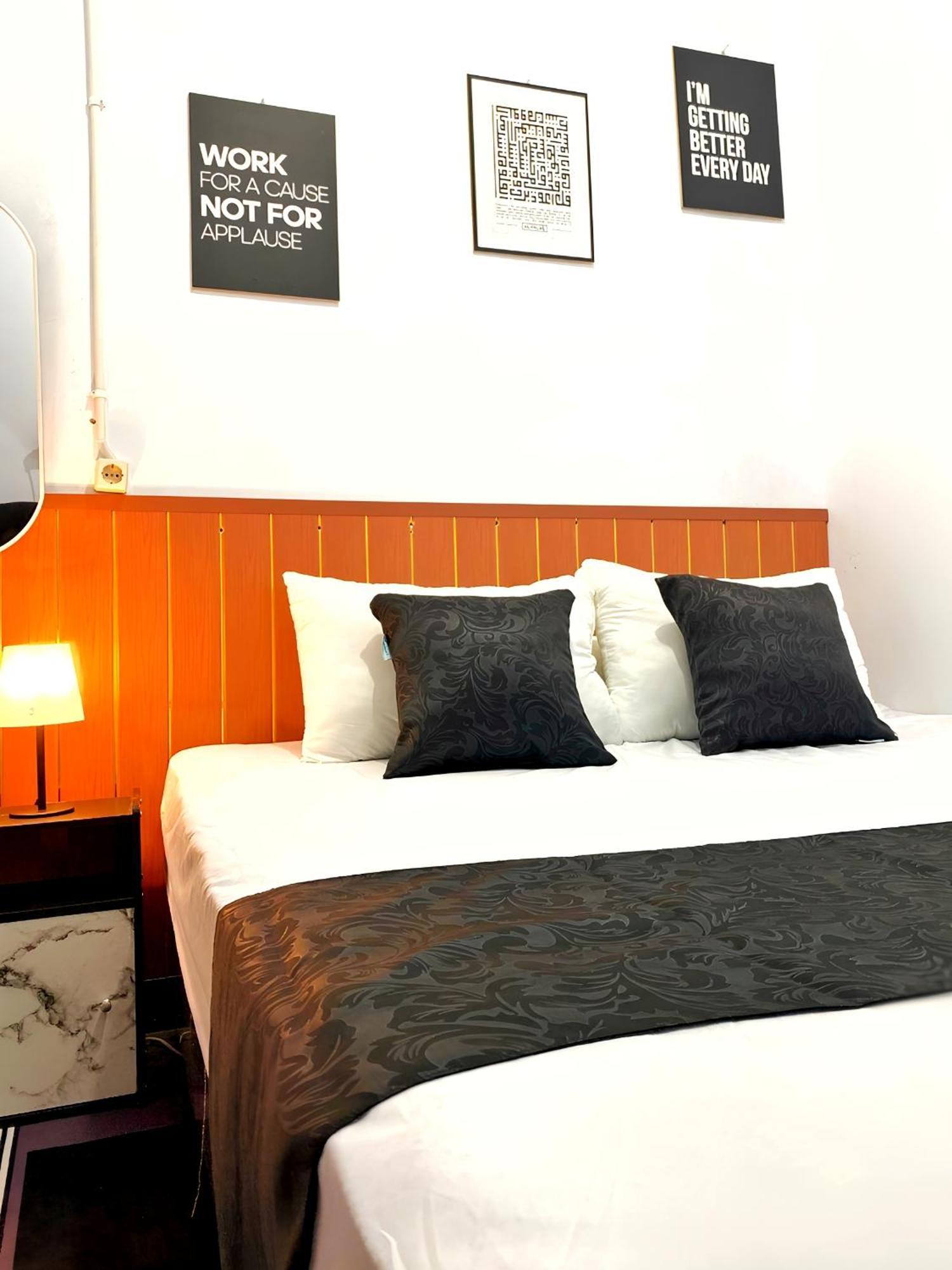 Jogja Day Inn Yogyakarta Ngoại thất bức ảnh